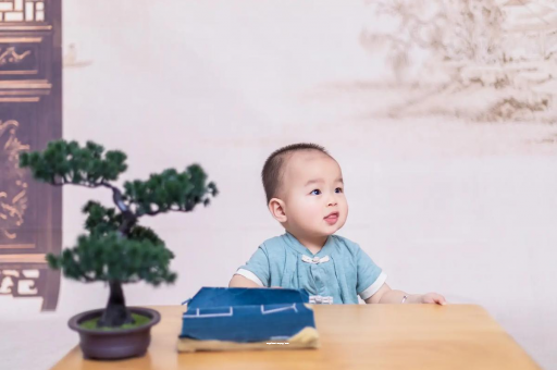 朔州怀孕肚子中间凹两边凸